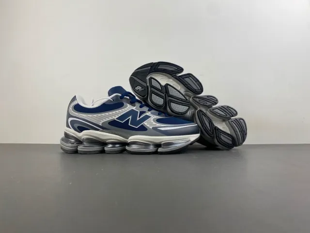 نيو بالانس أحذية رياضية سميكة Navy Gray، تجهيز هوائي مرئي مقسم، طبقة علوية شبكية وصناعية 12