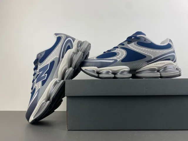 نيو بالانس أحذية رياضية سميكة Navy Gray، تجهيز هوائي مرئي مقسم، طبقة علوية شبكية وصناعية 14