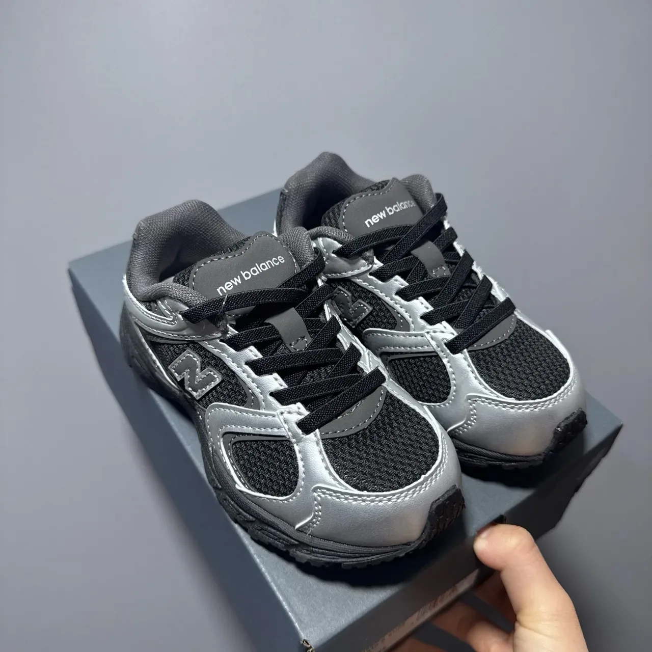 New Balance Prata Marinho Malha E Camada Sintética Construção ENCAP Sola Intermediária Tênis Lifestyle 20