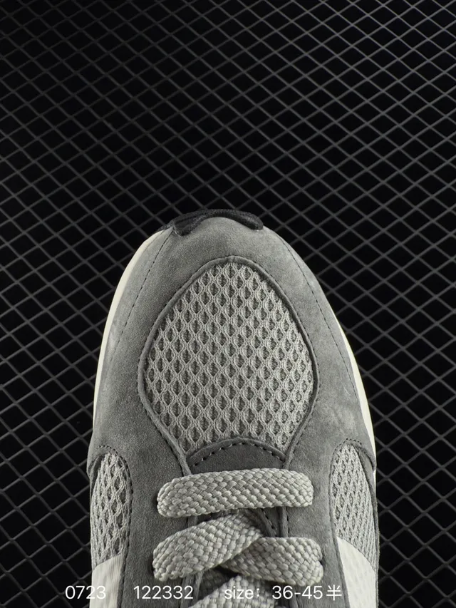 New Balance Warped Runner 灰色网面和麂皮厚底运动鞋 2