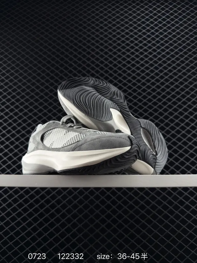 New Balance Warped Runner 灰色网面和麂皮厚底运动鞋 5