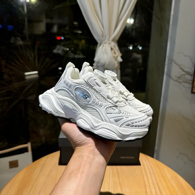 New Balance Solado Branco Rosa Sem cadarços Fecho Toggle Tênis chunky 18