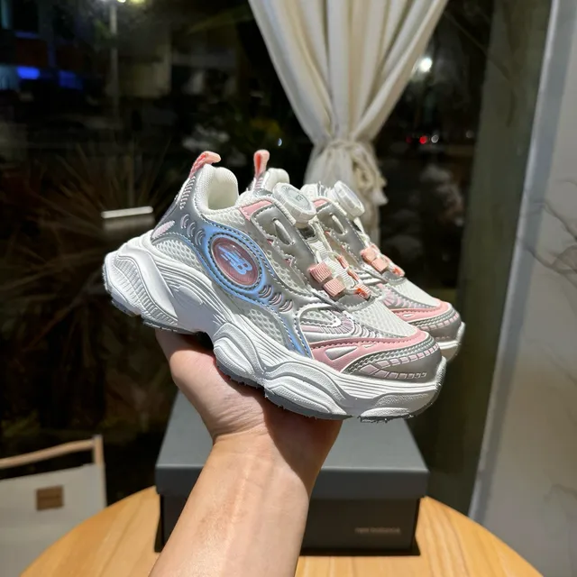 New Balance Solado Branco Rosa Sem cadarços Fecho Toggle Tênis chunky 23