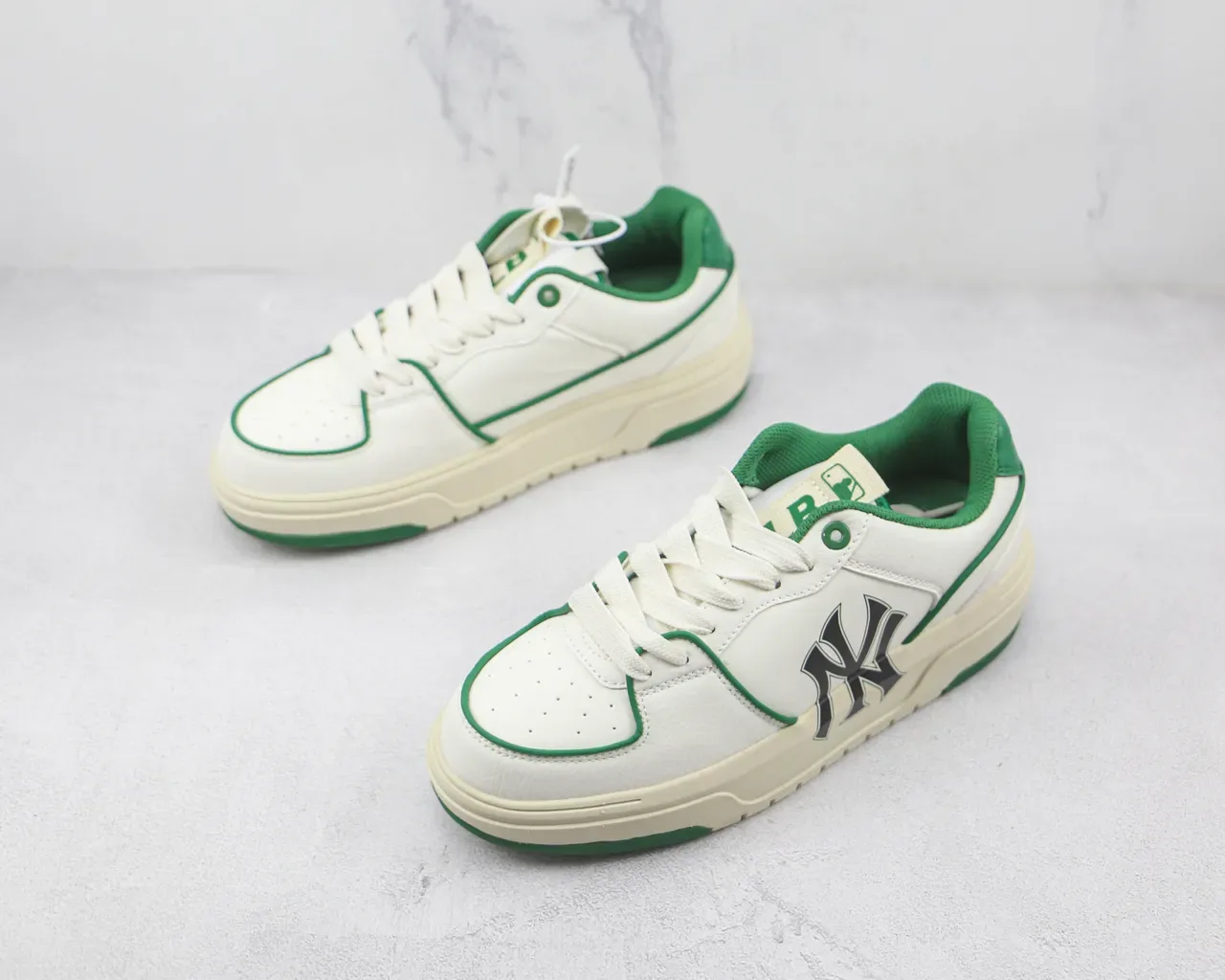 New Era NY Yankees حذاء رياضي أبيض وأخضر نمط حياة 4