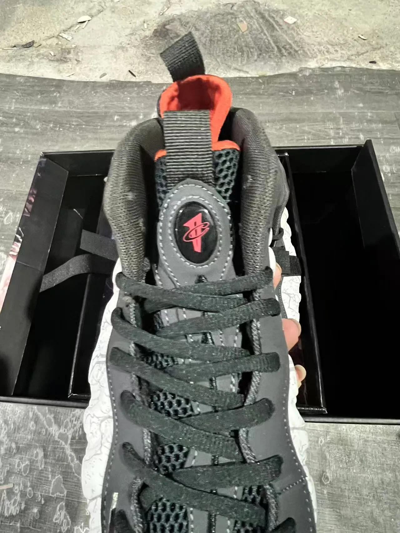 Nike Air Foamposite One Crackle White Black Lifestyle Sneakers 4