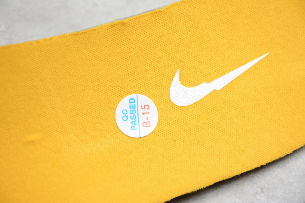 Nike Air Force 1 Black White Mustard Yellow Tênis lifestyle 5