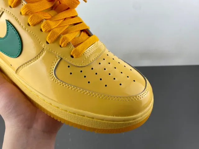 حذاء رياضي نمط حياة نايك Air Force 1 أصفر وأخضر 2