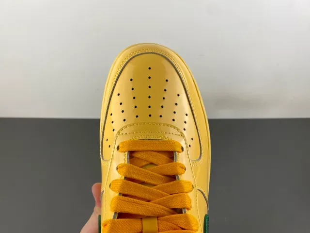 حذاء رياضي نمط حياة نايك Air Force 1 أصفر وأخضر 4