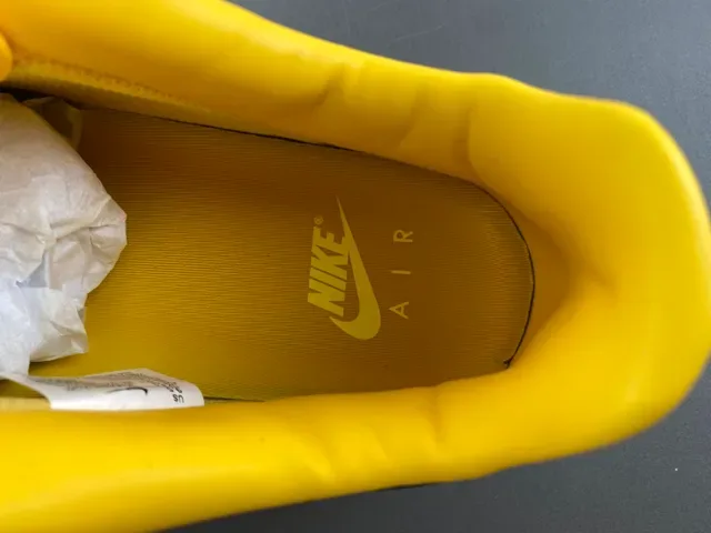 حذاء رياضي نمط حياة نايك Air Force 1 أصفر وأخضر 6