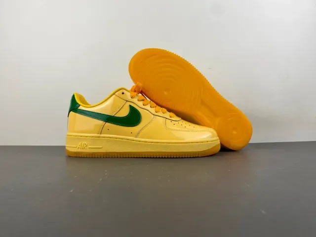 حذاء رياضي نمط حياة نايك Air Force 1 أصفر وأخضر 11