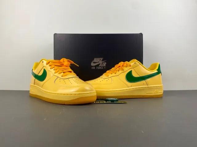 حذاء رياضي نمط حياة نايك Air Force 1 أصفر وأخضر 12
