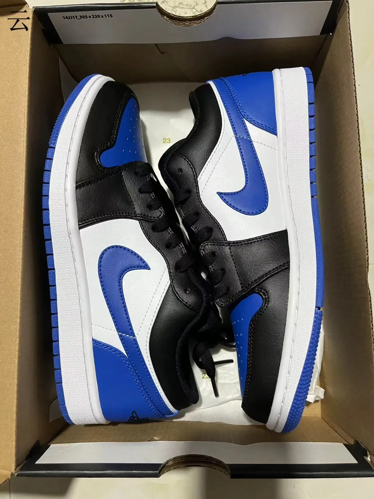 Nike Air Jordan 1 Noir Blanc Bleu Royal Chaussures Lifestyle 11