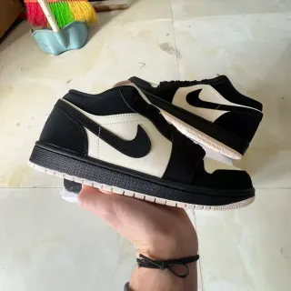 Nike Air Jordan 1 Low Noir et Crème Lifestyle Sneakers