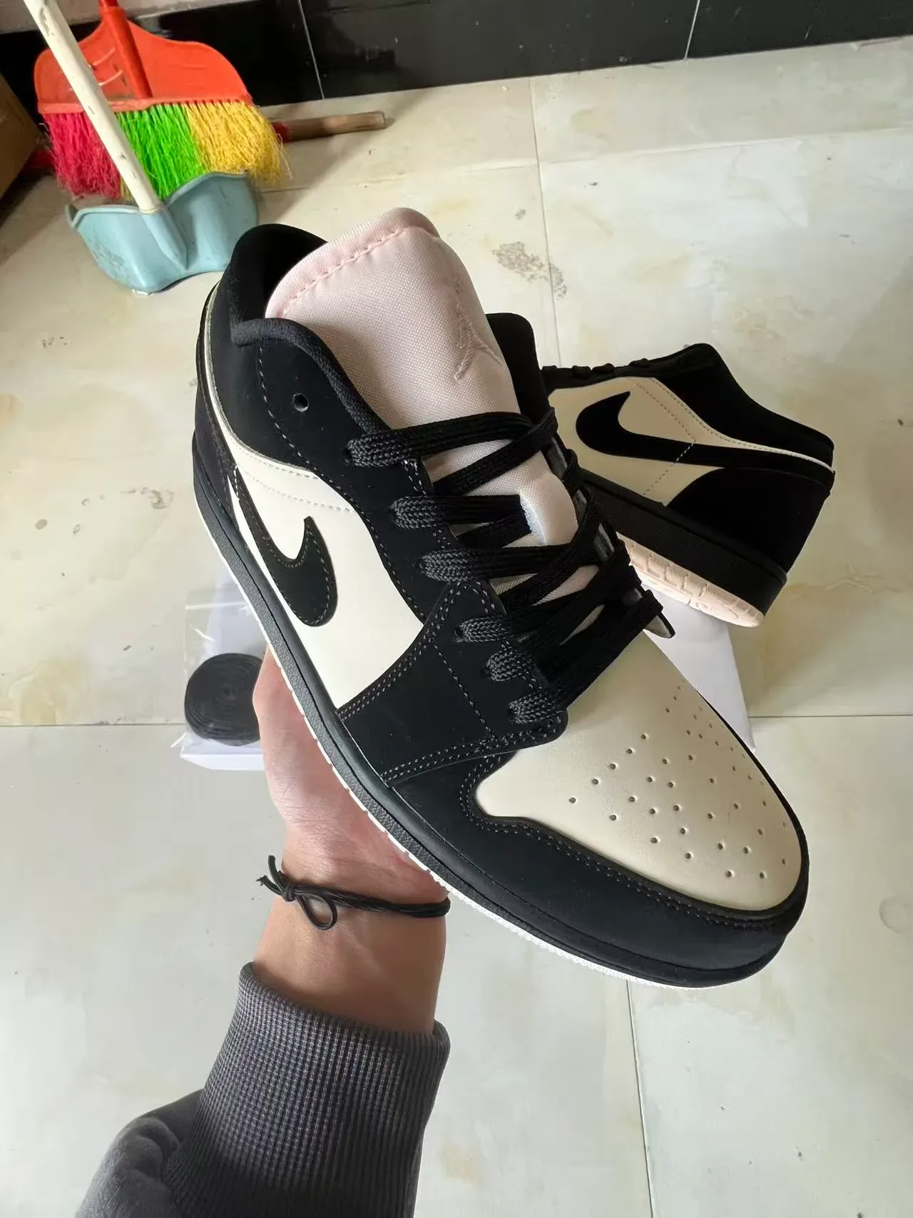 耐克 Air Jordan 1 Low 黑奶油生活方式运动鞋 2