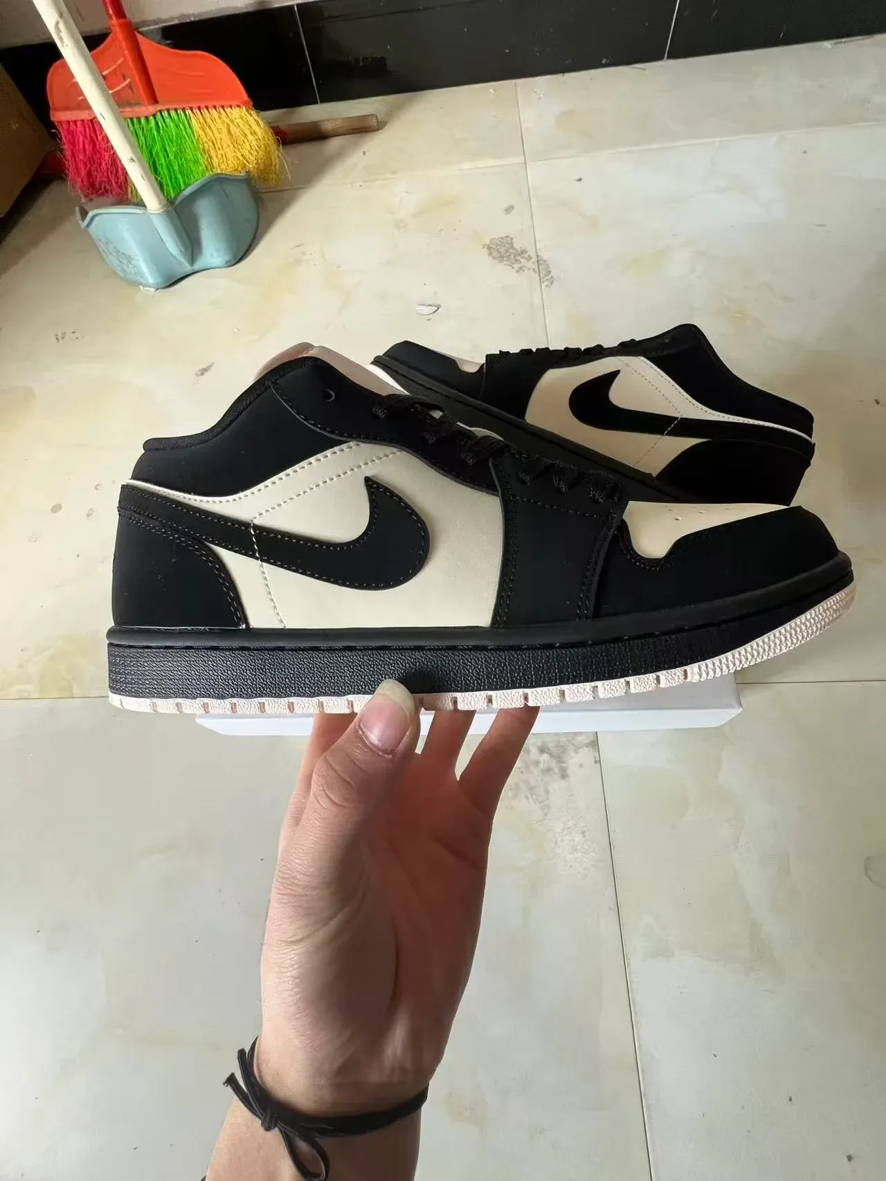 耐克 Air Jordan 1 Low 黑奶油生活方式运动鞋 7