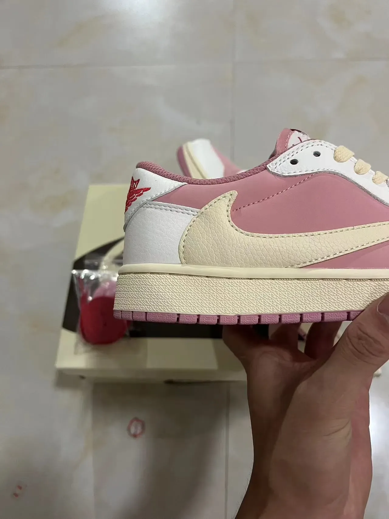 Nike Air Jordan 1 Low Tênis Lifestyle Rosa e Bege 7