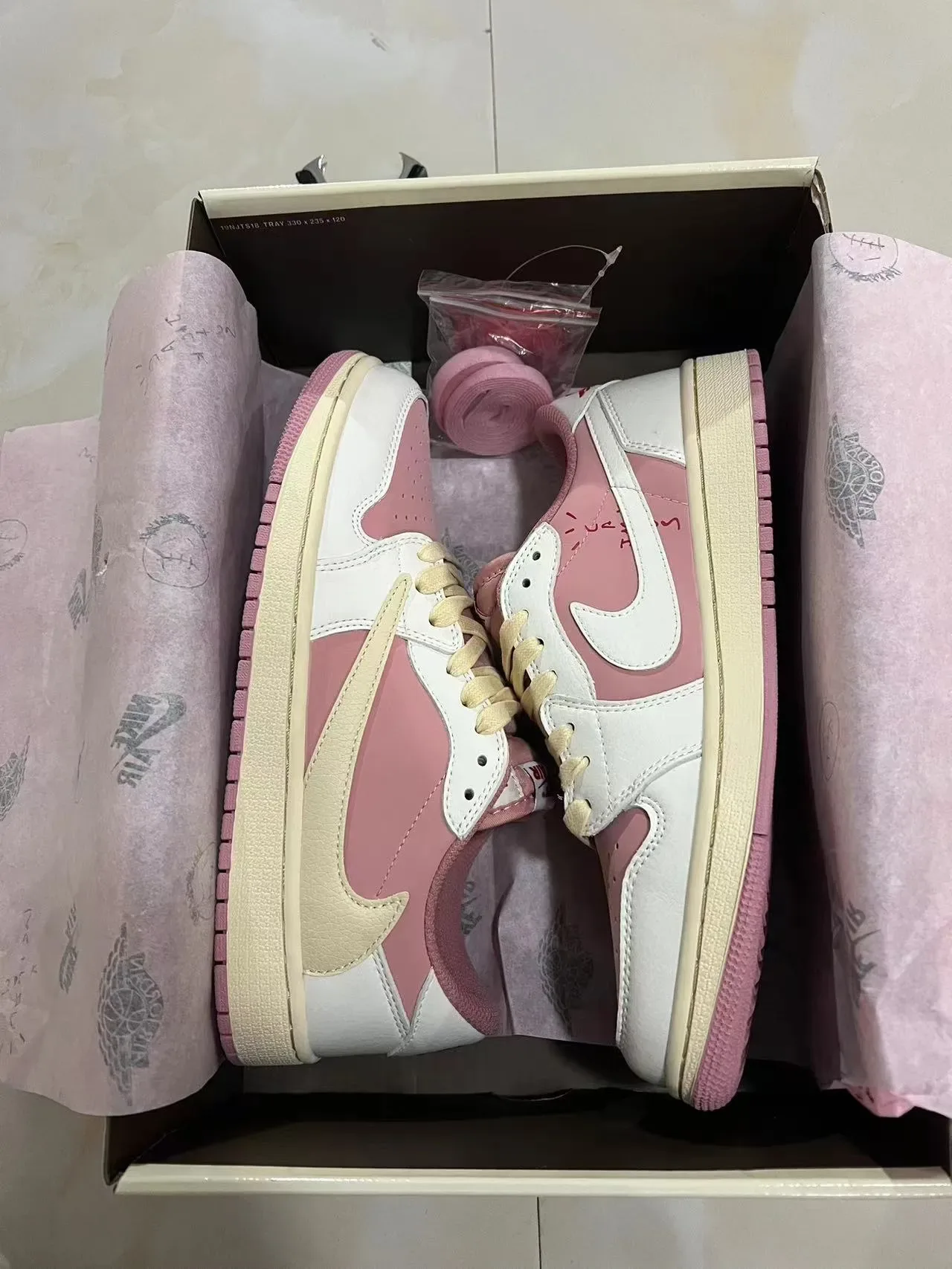 Nike Air Jordan 1 Low Tênis Lifestyle Rosa e Bege 9
