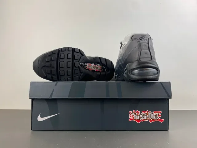 Nike Air Max 95 Metallic Silver and Black Lifestyle Sneakers 16