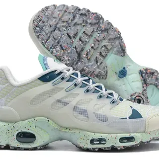 Nike Air Max Plus حذاء رياضي أسلوب حياة متعدد الألوان بنقاط صغيرة