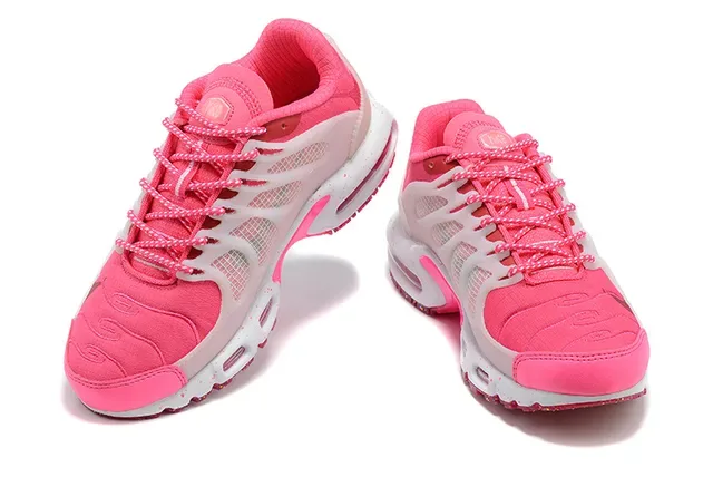 Nike Air Max Plus 粉白生活方式运动鞋 3