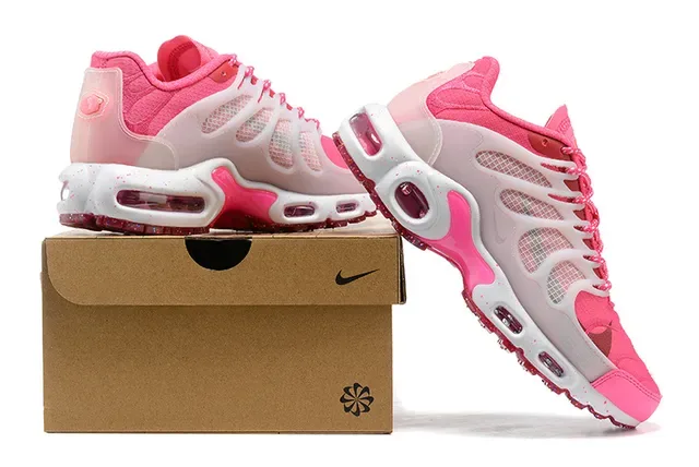 Nike Air Max Plus 粉白生活方式运动鞋 6