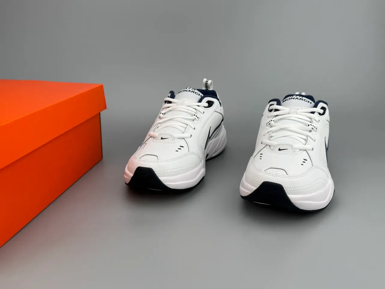 Nike Air Monarch Branco Navy Couro/Sintético Acentos Azuis Tênis Lifestyle 3
