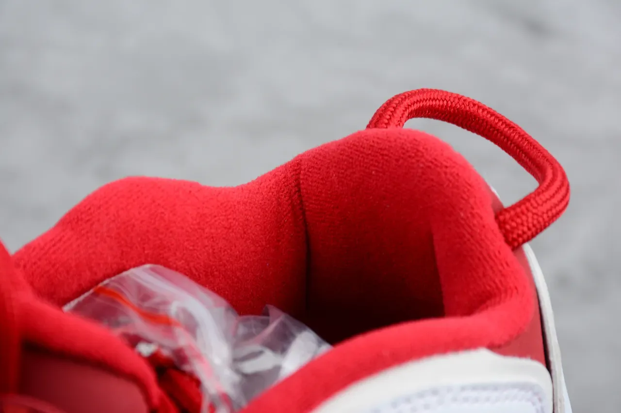 Nike Air More Uptempo Rojo y Blanco Zapatos de Baloncesto 2