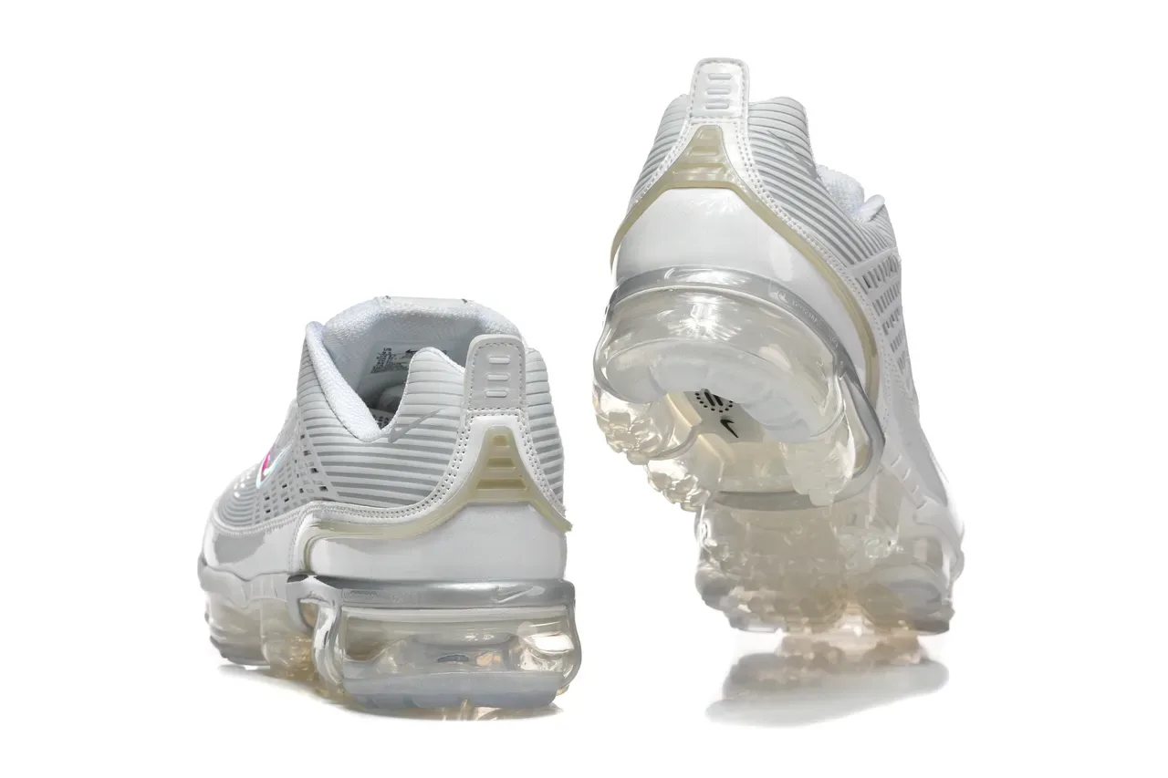 Nike Air VaporMax Plus लाइट ग्रे होलोग्राफिक लाइफस्टाइल स्नीकर 2