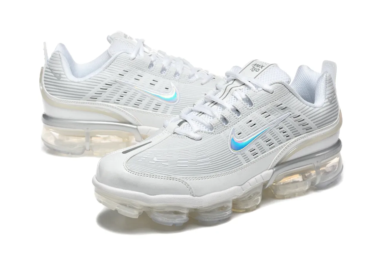 Nike Air VaporMax Plus लाइट ग्रे होलोग्राफिक लाइफस्टाइल स्नीकर 4