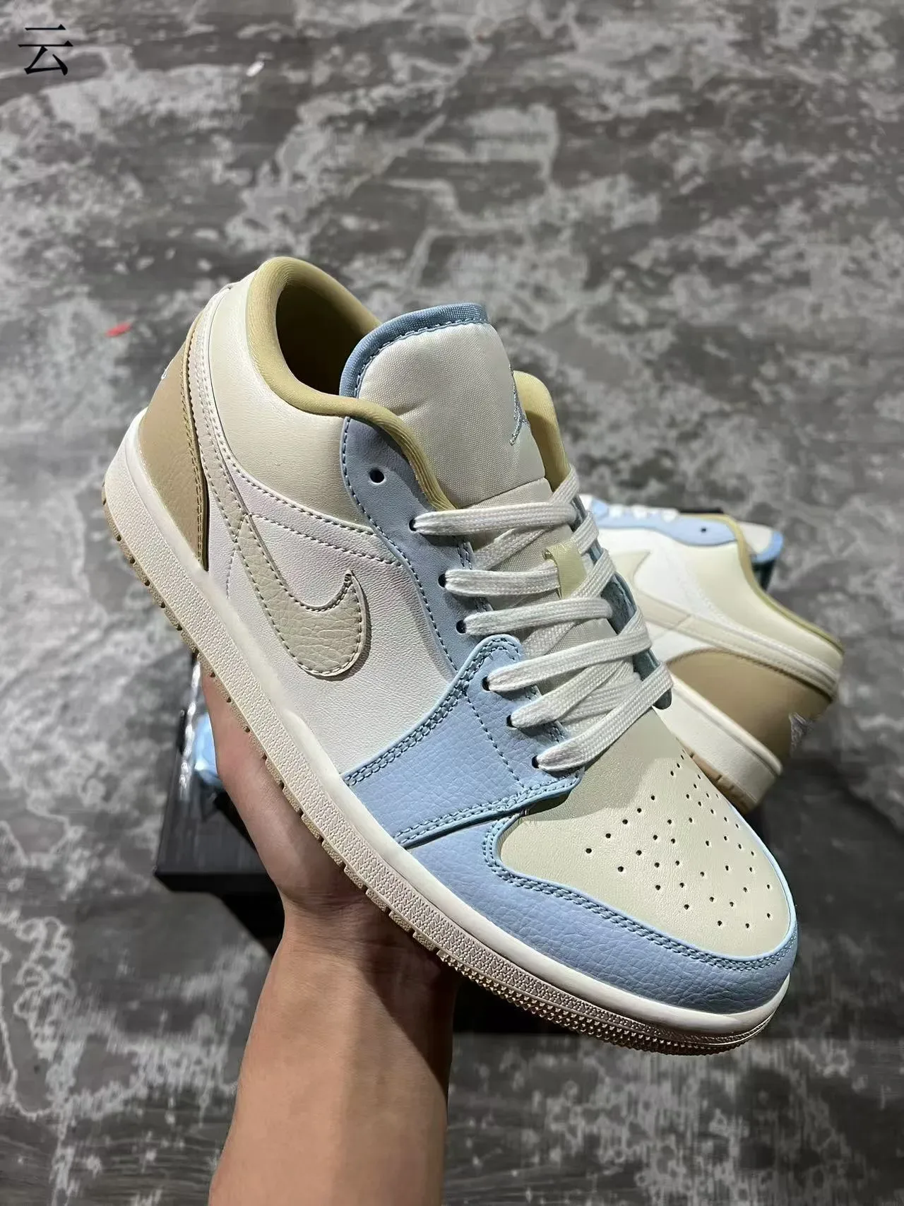 Nike Beige Bleu Sneakers Lifestyle Low-Top Multi-Panel En Cuir 2