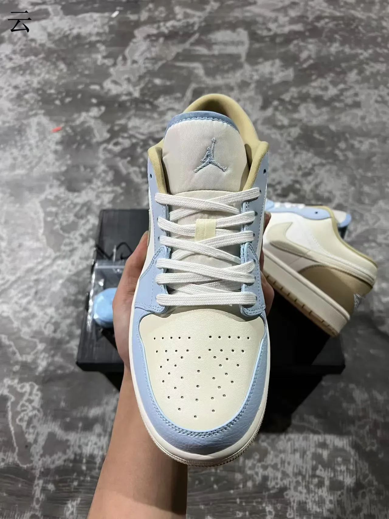 Nike Beige Bleu Sneakers Lifestyle Low-Top Multi-Panel En Cuir 3