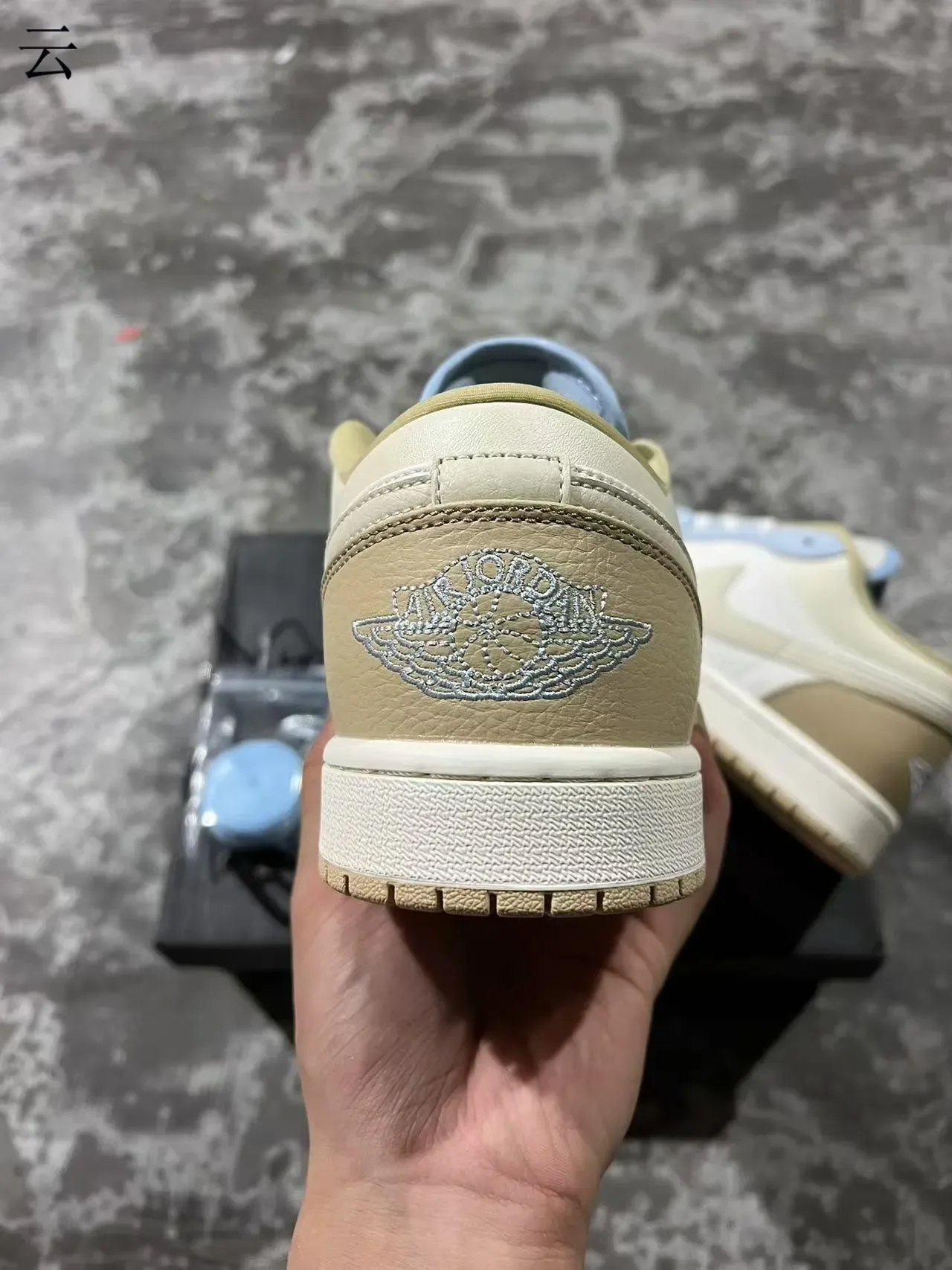 Nike Beige Bleu Sneakers Lifestyle Low-Top Multi-Panel En Cuir 8