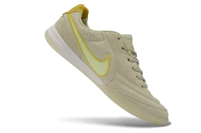 Nike বেইজ হলুদ স্যুড লো টপ ইন্ডোর ফুটবল জুতো 2