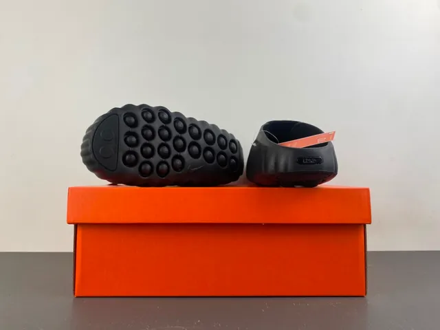 Nike Black Blue Molded Monolithic Sole Perforated Ventilation Panel Slippers 14
