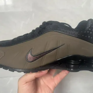 Nike أسود بني مثقوب دعامة الكعب طبقات اصطناعي/شبكي علوي أسلوب حياة أحذية رياضية