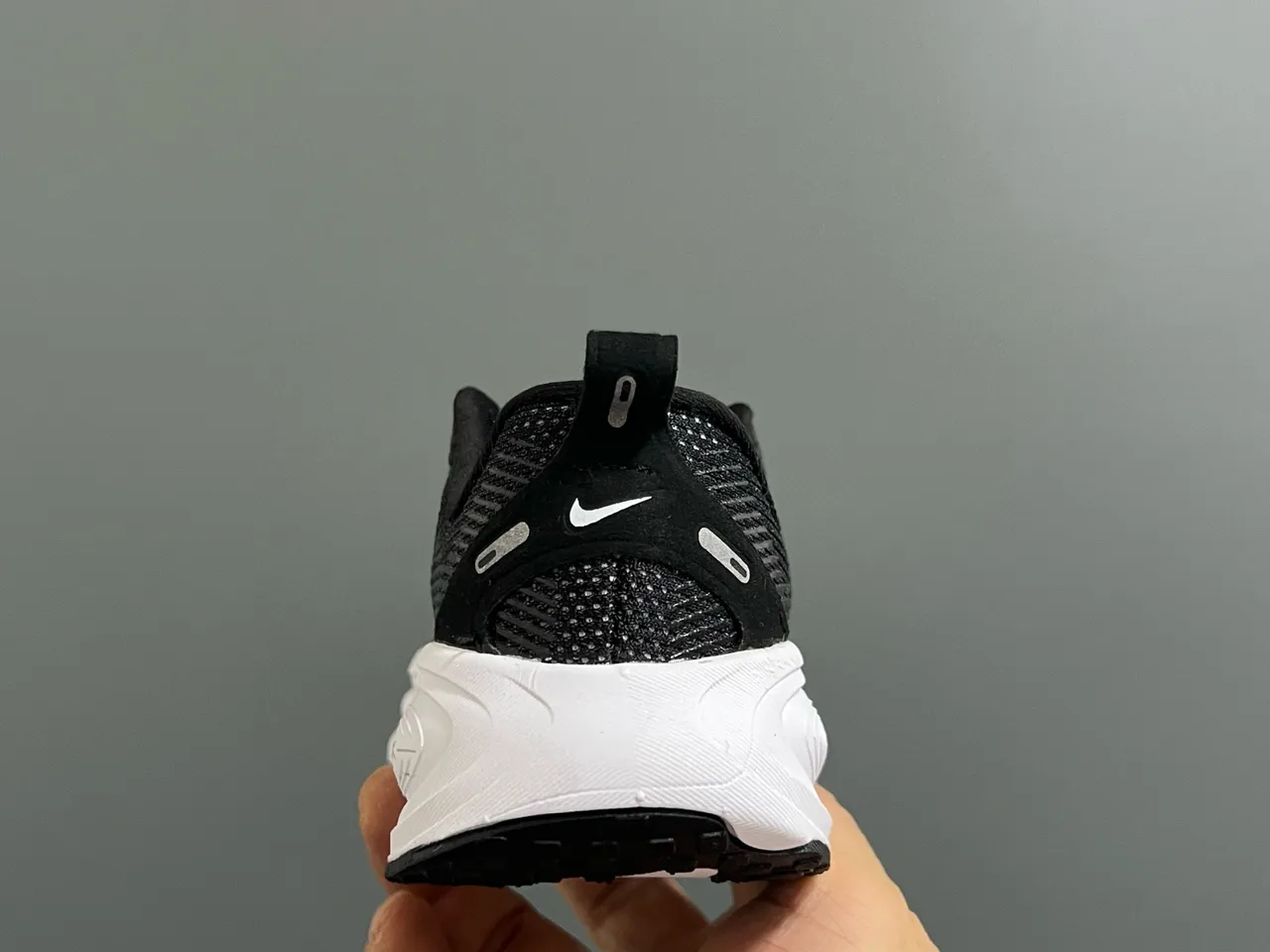 Nike Black Mesh Upper Wavy Midsole Running Shoes 17