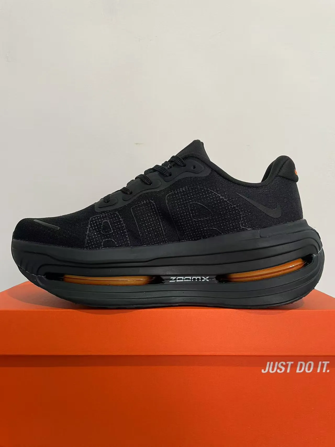 Nike কালো কমলা বোনা উপরের অংশ ছিদ্রযুক্ত জাল ওভারলে দৌড়ানোর জুতো 5