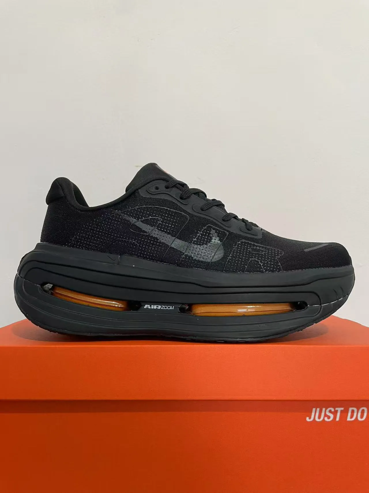 Nike কালো কমলা বোনা উপরের অংশ ছিদ্রযুক্ত জাল ওভারলে দৌড়ানোর জুতো 6