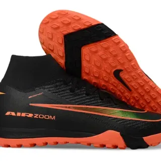 Nike Chaussures de football turf noir et orange avec col sock-fit et empeigne knit texturé