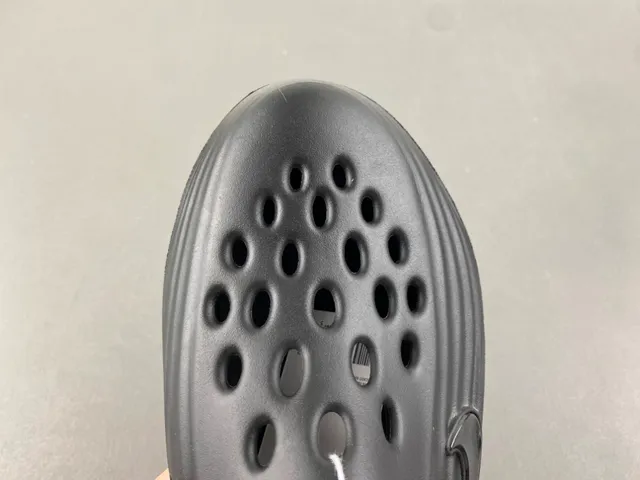 Nike Black Red Molded Monolithic Construction Ribbed Midsole Clog 5