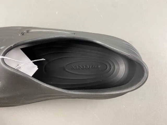 Nike Black Red Molded Monolithic Construction Ribbed Midsole Clog 6