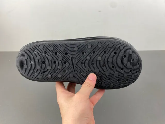Nike Black Red Molded Monolithic Construction Ribbed Midsole Clog 7