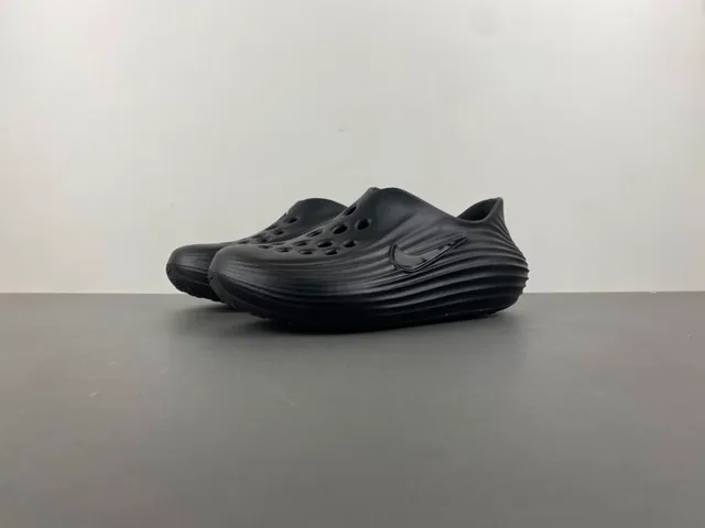 Nike Black Red Molded Monolithic Construction Ribbed Midsole Clog 8