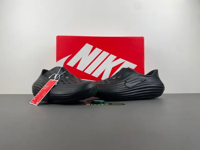 Nike Black Red Molded Monolithic Construction Ribbed Midsole Clog 11
