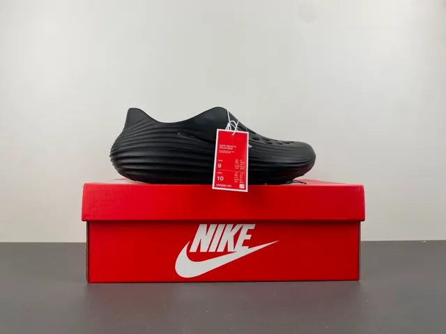 Nike Black Red Molded Monolithic Construction Ribbed Midsole Clog 13