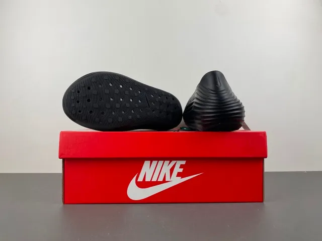 Nike Black Red Molded Monolithic Construction Ribbed Midsole Clog 14