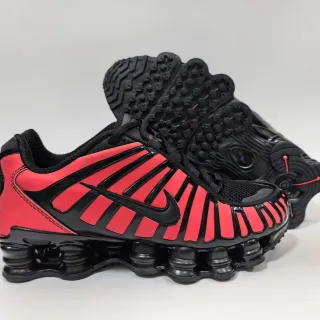 Nike حذاء أسلوب حياة أسود وأحمر شكس وسط القدم مقسم لامع طبقات اصطناعية لامعة