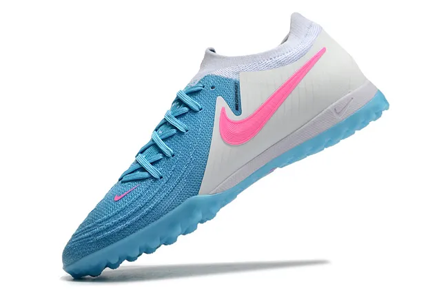 Nike Chaussures de football Turf Flyknit bleu et rose à lacets asymétriques 3