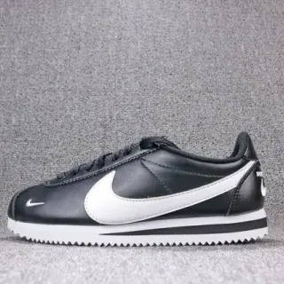 Nike Cortez chaussures lifestyle en cuir noir et blanc