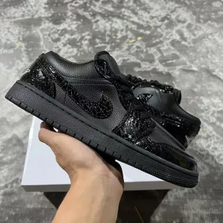 Nike Dunk Low أحذية lifestyle أسود كامل لامع مع طبقة جلد صناعي براق